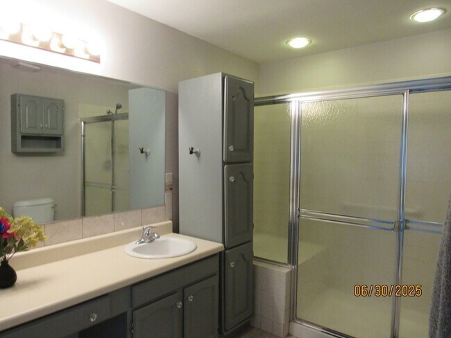 Building Photo - 352 Pembroke Ct