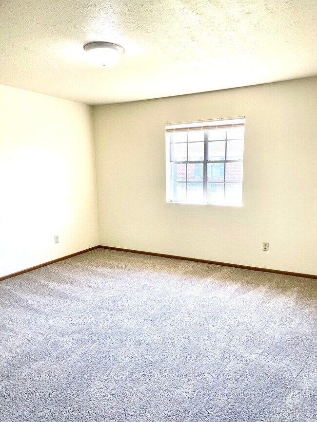 Building Photo - 5458 Folsom Dr