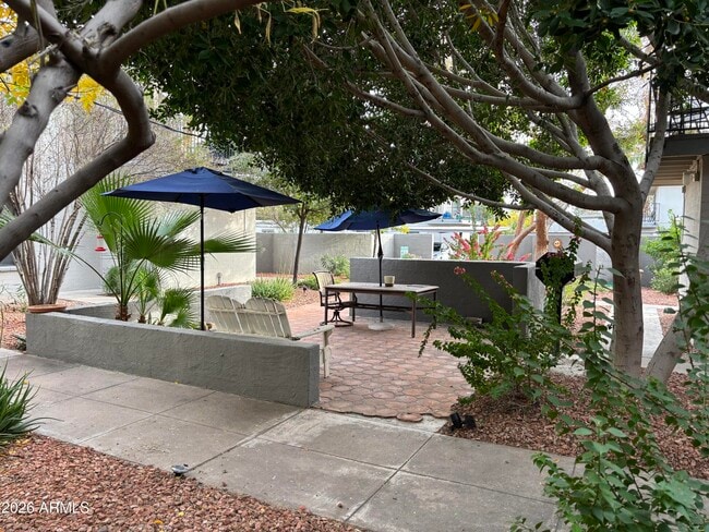 Building Photo - 4111 E Camelback Rd