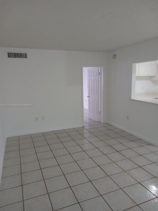 Building Photo - 1230 W 54th St