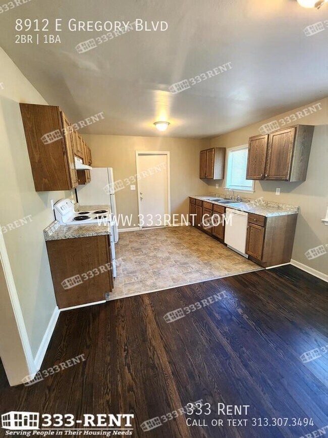 Building Photo - 8912 E Gregory Blvd