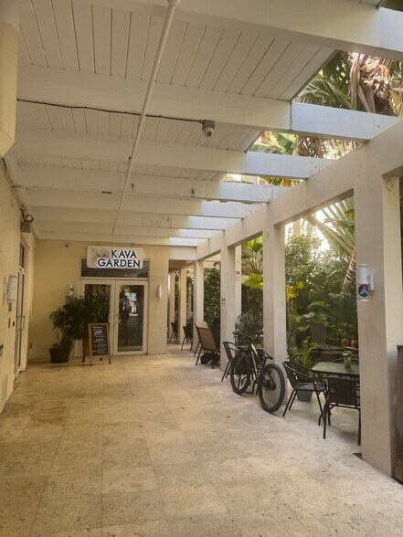 Building Photo - 220 Collins Ave