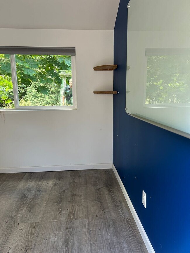 Building Photo - 3bd/2.5ba Redmond Home
