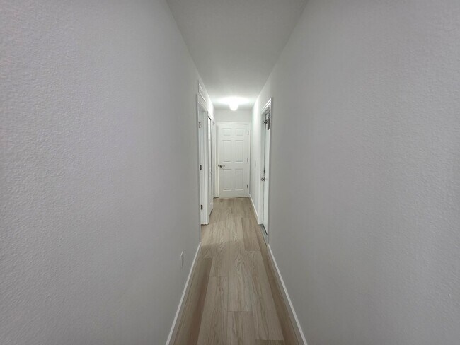 Building Photo - Beautiful 4 Bedroom in Gated Compass Pointe