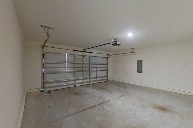 Building Photo - 8716 SW 44th Ct