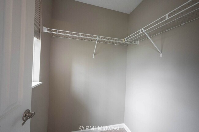 Building Photo - "Charming 3-Bed Oasis with 2 Full Baths in...