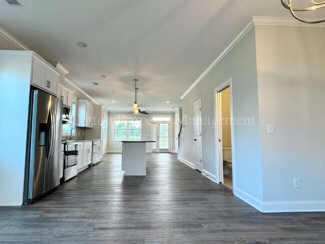 Building Photo - 4732 Siddons Dr