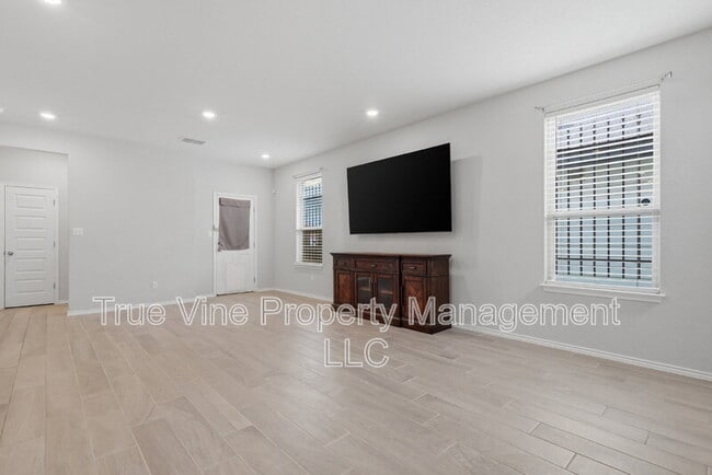 Building Photo - 3434 Hacienda Wy
