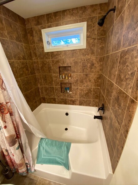 Building Photo - 2094 Fieldcrest Dr