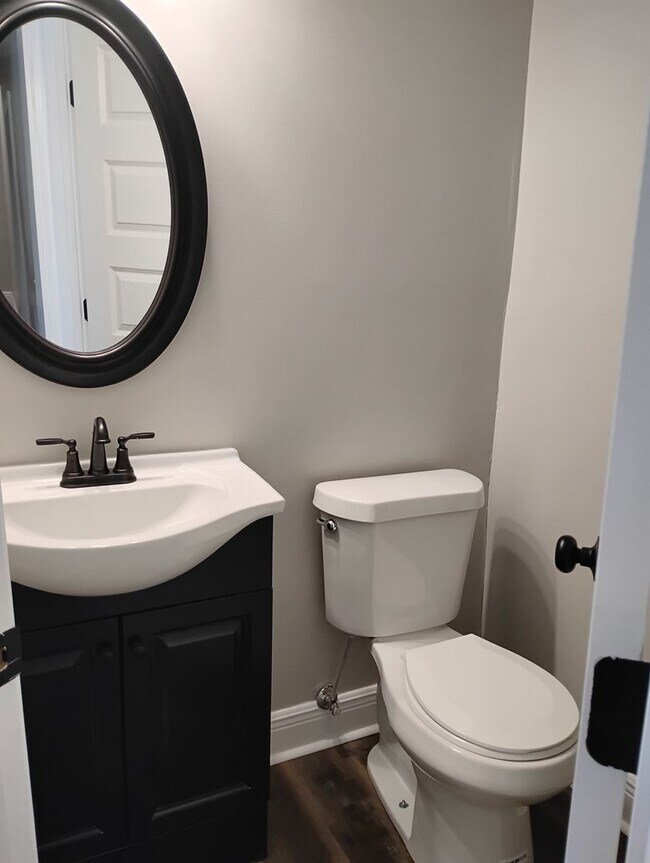 Building Photo - Short-Term Luxury Living in Tuscaloosa