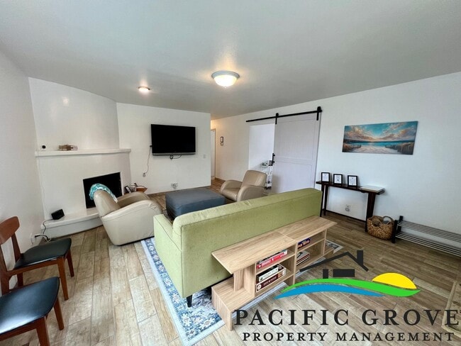 Building Photo - Furnished Single Family Home in Pacific Grove available NOW!
