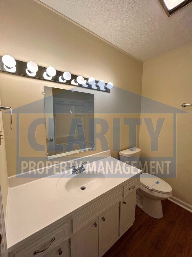 Building Photo - ***1/2 OFF 1ST MONTH'S RENT!!!***