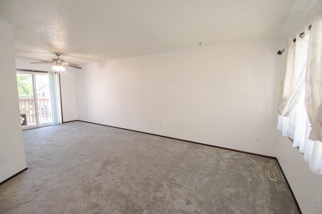 Building Photo - Spacious 2BR Twin Home with In-Unit Laundry