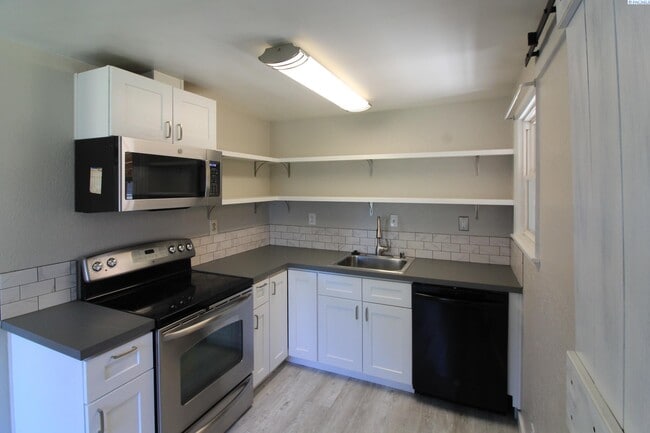 Building Photo - 2 bed, 1 bath home in Kennewick
