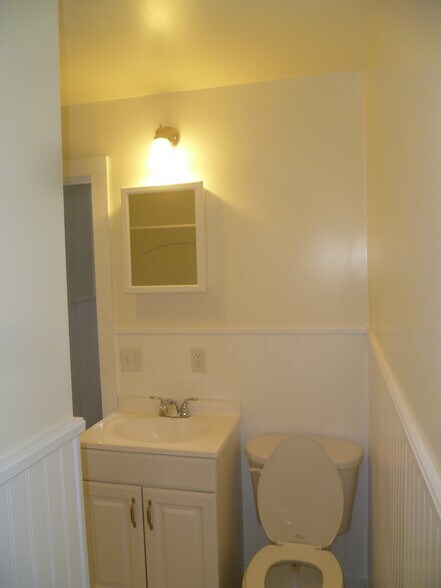 Building Photo - 203 Grandview St
