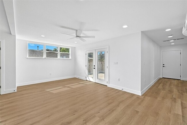 Building Photo - 815 Buckingham Pl
