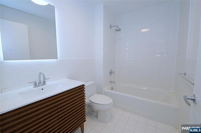 Building Photo - 11 Vela Way