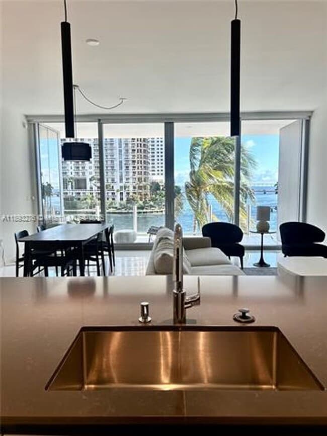 Primary Photo - 300 Biscayne Blvd Way