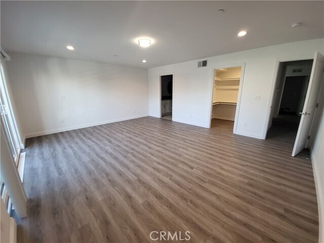 Building Photo - 14614 Vanowen St