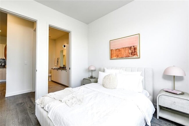 Building Photo - 800 Embassy Dr