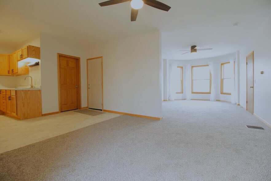 Building Photo - 126 1st St