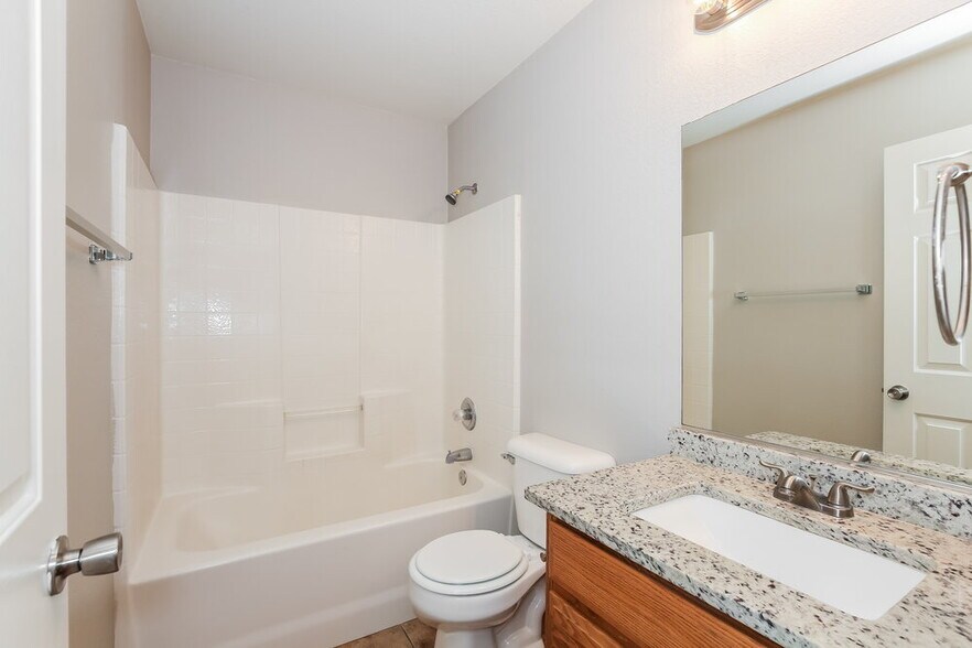 Building Photo - 5936 Crestmont Dr