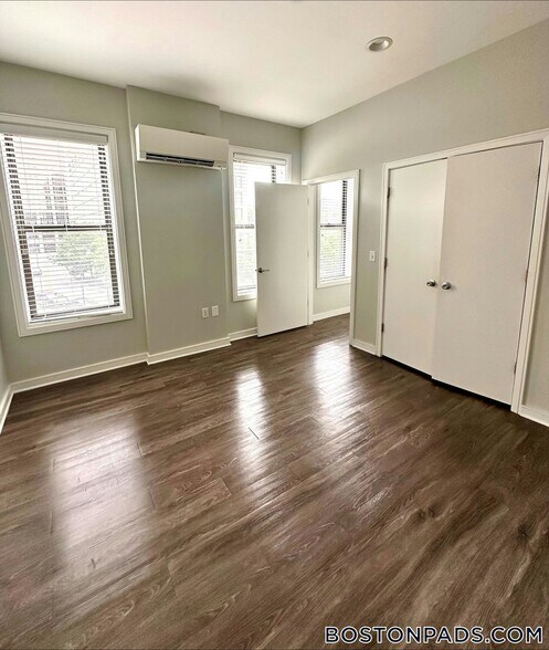 Building Photo - 82 Franklin St