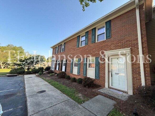 Building Photo - Modern 2-Bedroom with Granite Finishes & F...
