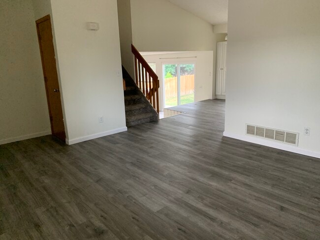 Building Photo - 2559 Cherry Cir