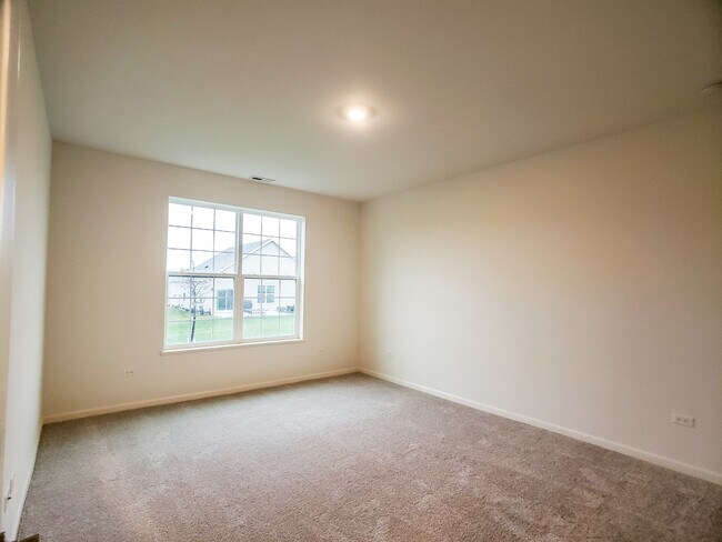 Building Photo - 14347 Clover Ave