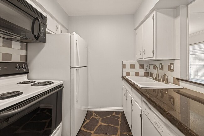 Building Photo - 9029 Gaylord Dr