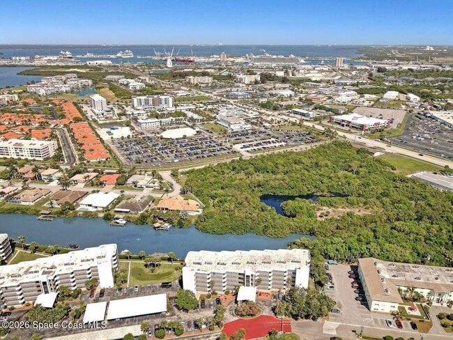 Building Photo - 300 Columbia Dr