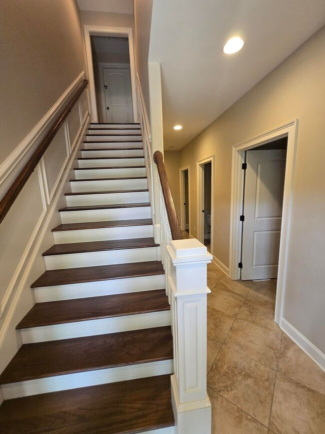 Building Photo - Luxury 4-Bedroom Home with Outdoor Oasis i...