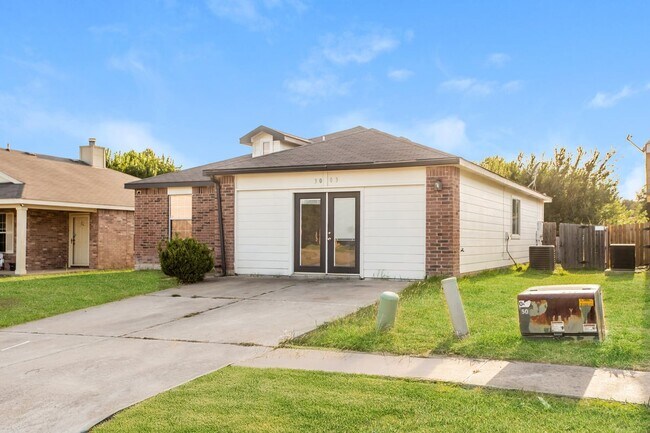 Building Photo - 3003 John Porter Dr