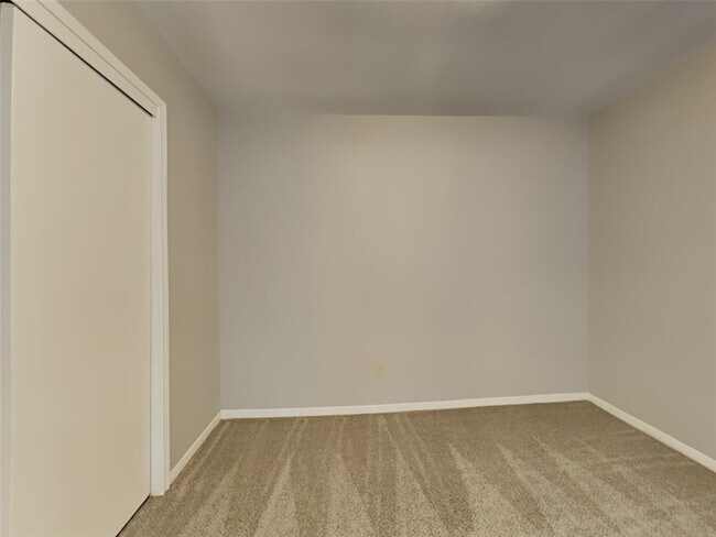 Building Photo - 6629 Queensclub Dr