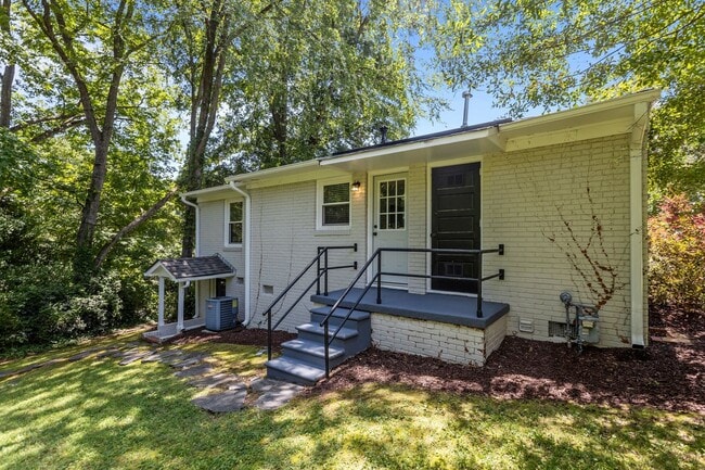 Building Photo - Adorable, Modern 3 Bedroom Ranch near Downtown Raleigh - Gorgeous finishes, open floorplan, updat...
