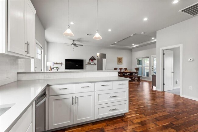 Building Photo - 15202 Cavalier Canyon Dr