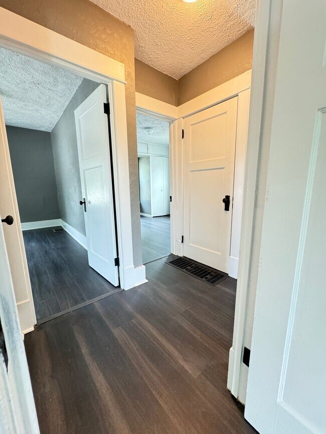 Building Photo - Rent to Own in Crestline Available Now