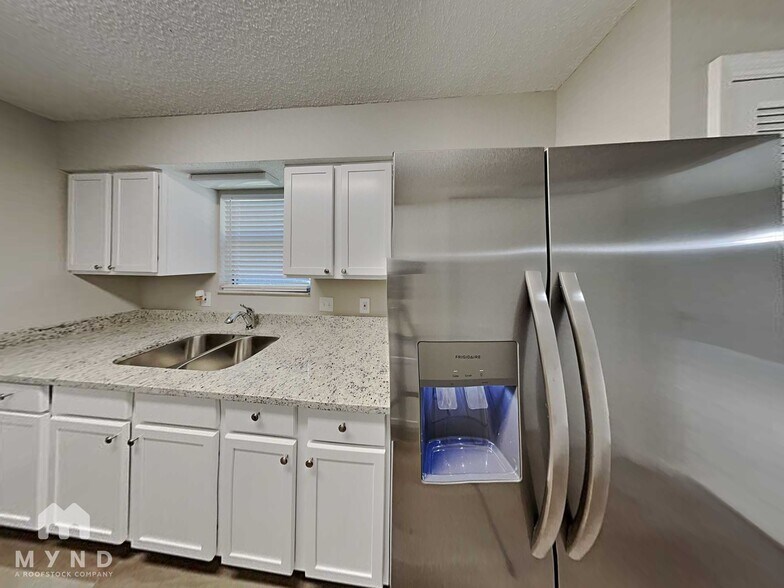 Building Photo - 6444 Diamond Leaf Ct N