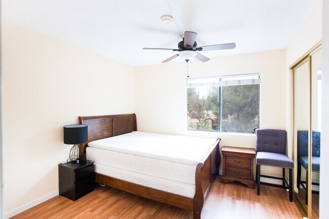 Building Photo - Furnished Condo in Desirable Community in ...