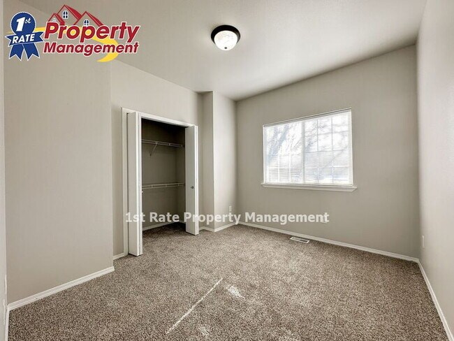 Building Photo - 898 N Bluffwood Ln
