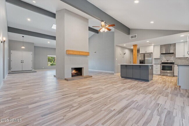 Building Photo - 8635 E Vía De La Gente