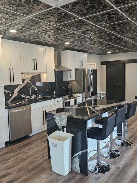 Building Photo - 223 Main St