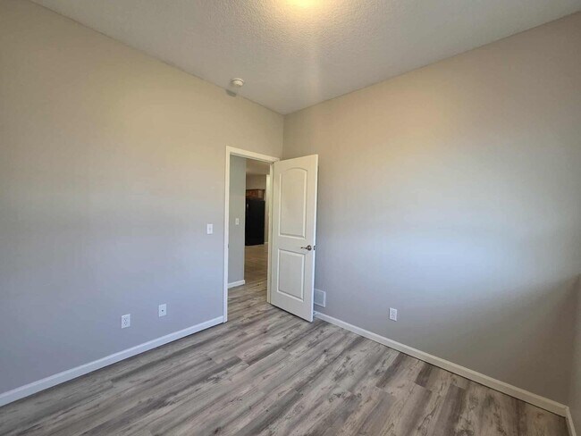 Building Photo - 410 Michael's Ct