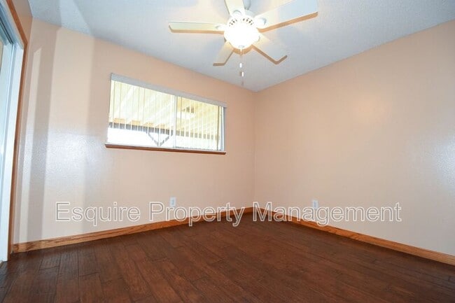 Building Photo - 730 Jay Ave