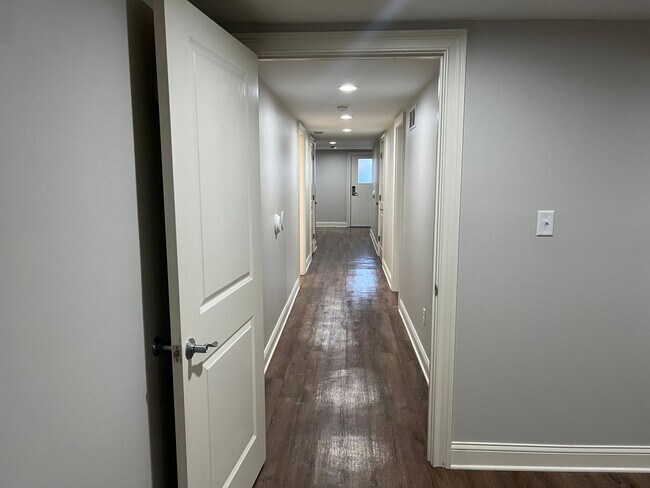 Building Photo - 4459 Swan Ave - Sassafras