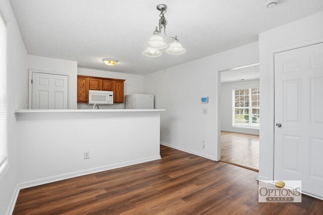 Building Photo - Cul-de-sac home ready to move in!