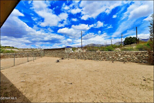 Building Photo - 6412 Pizarro St