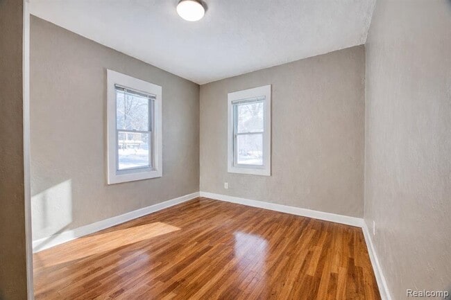 Building Photo - 321 Longspur Ln