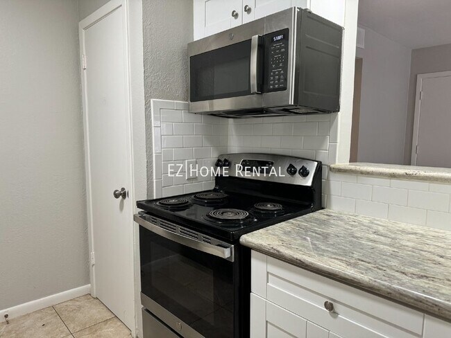 Building Photo - 2101 6th Ave N